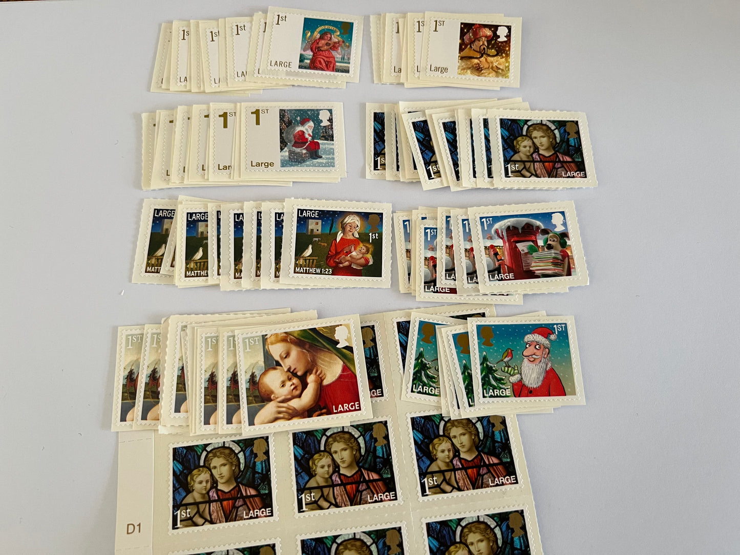 100 1st Large Christmas Stamps FV £315 • 35% Off